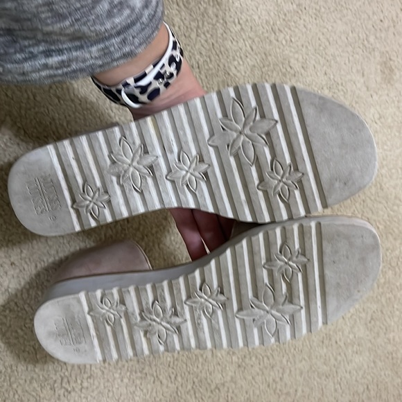 Mootsies Tootsies sandals. Size 9M womens. - Picture 3 of 5